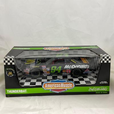 -67- NASCAR | 1:18 Scale Die Cast | McDonaldâ€™s Racing Team Thunderbat