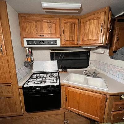 Great 1999 Fleetwood Caribou Camper Truck Trailer with Kitchen Bathroom & Sleeping Loft
