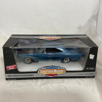 -87- AMERICAN MUSCLE | 1:18 Scale Die Cast | 1969 Plymouth Road Runner