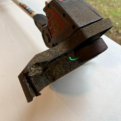 Craftsman Battery Operated Weedwacker Trimmer and Edger