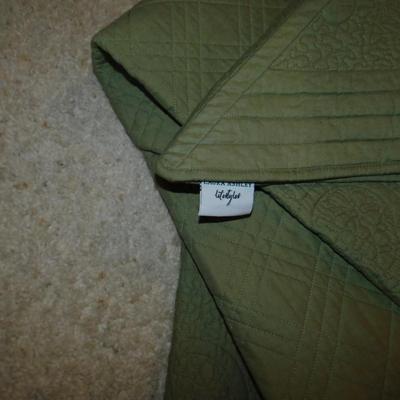 LAURA ASHLEY QUEEN SIZE GREEN QUILTED BED SPREAD AND 2 THROWS