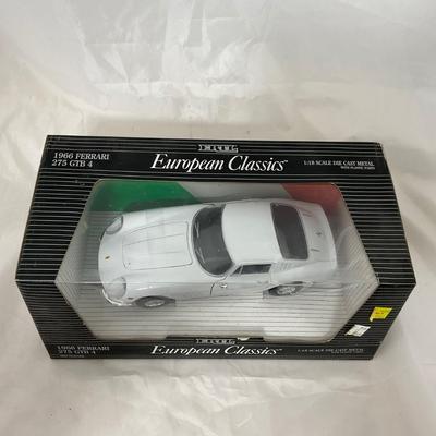 -130- EUROPEAN CLASSICS | 1:18 Scale Die Cast | 1966 Ferrari 27S GTB4 | White