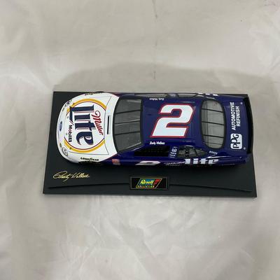 -144- NASCAR | 1:18 Scale Die Cast | 1999 Miller Lite Ford Taurus | Rusty Wallace