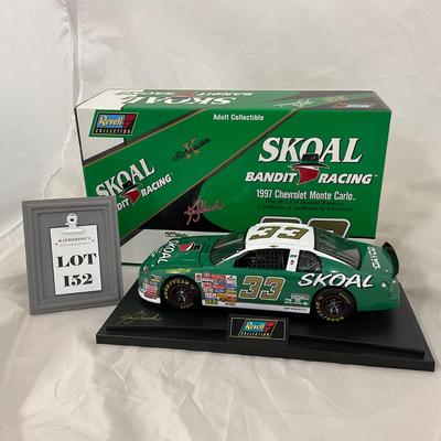 -152- NASCAR | 1:18 Scale Die Cast | 1997 Skoal Bandit Chevrolet Monte Carlo
