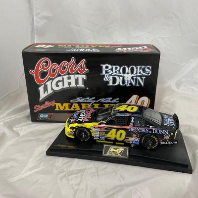 -159- NASCAR | 1:18 Scale Die Cast | 1998 Coors Light Brooks & Dunn Chevrolet | Sterling Martin
