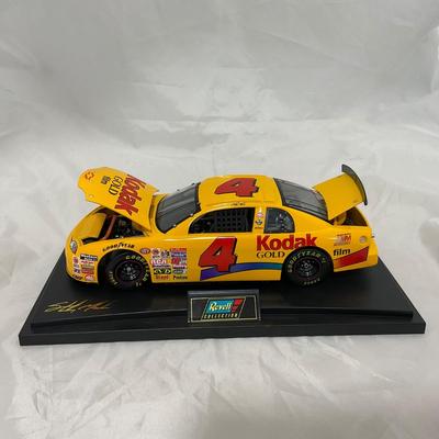 -164- NASCAR | 1:18 Scale Die Cast | 1997 Kodak Film Chevrolet Monte Carlo | Sterling Martin