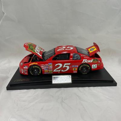 -172- NASCAR | 1:18 Scale Die Cast | 1997 Budweiser Lizard Chevrolet