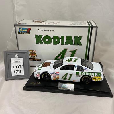 -173- NASCAR | 1:18 Scale Die Cast | 1997 Kodak Chevrolet Monte Carlo