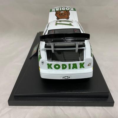 -173- NASCAR | 1:18 Scale Die Cast | 1997 Kodak Chevrolet Monte Carlo