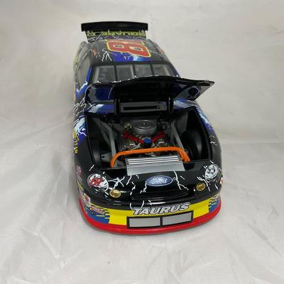-175- NASCAR | 1:18 Scale Die Cast | 1998 Square D Lightning Ford Taurus | Kenny Wallace