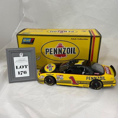 -176- NASCAR | 1:18 Scale Die Cast | 1998 Pennzoil Monte Carlo
