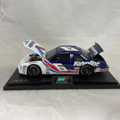 -181- NASCAR | 1:18 Scale Die Cast | 1997 Valvoline Ford Thunderbird