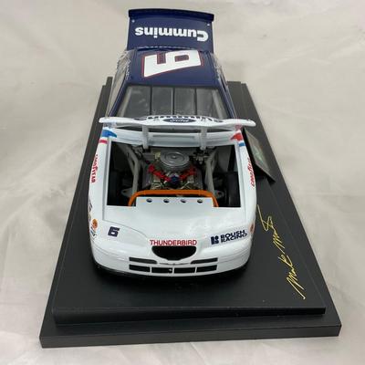 -181- NASCAR | 1:18 Scale Die Cast | 1997 Valvoline Ford Thunderbird