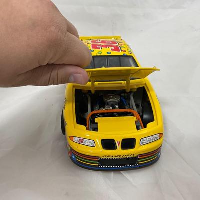 -183- NASCAR | 1:18 Scale Die Cast | 1998 M&Mâ€™s Pontiac Grand Prix | Ernie Irvan