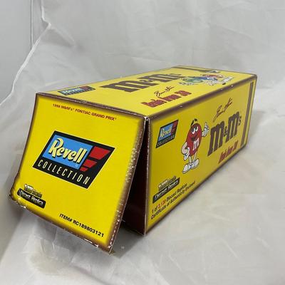 -183- NASCAR | 1:18 Scale Die Cast | 1998 M&Mâ€™s Pontiac Grand Prix | Ernie Irvan