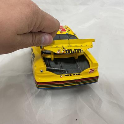 -183- NASCAR | 1:18 Scale Die Cast | 1998 M&Mâ€™s Pontiac Grand Prix | Ernie Irvan