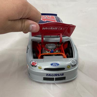 -186- NASCAR | 1:18 SCale Die Cast | 1999 Mobil Kentucky Derby Ford Taurus
