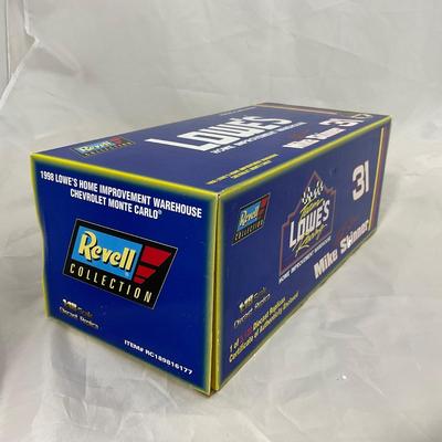 -188- NASCAR | 1:18 Scale Die Cast | 1998 Lowes Home Improvement Warehouse Chevrolet