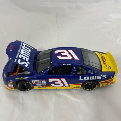 -188- NASCAR | 1:18 Scale Die Cast | 1998 Lowes Home Improvement Warehouse Chevrolet