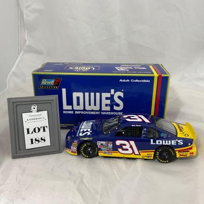 -188- NASCAR | 1:18 Scale Die Cast | 1998 Lowes Home Improvement Warehouse Chevrolet