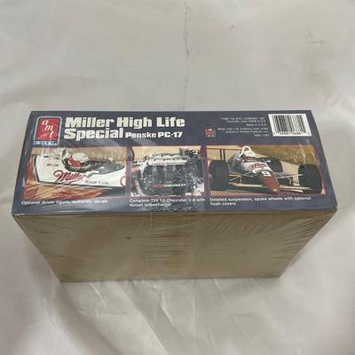 -196- MODEL KIT | 1:25 Scale Miller High Life Special Penske PC-17 Sealed