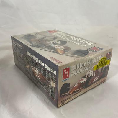 -196- MODEL KIT | 1:25 Scale Miller High Life Special Penske PC-17 Sealed