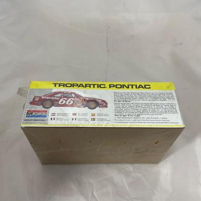 -200- MODEL KIT | 1:24 Scale | Tropartic Pontiac Sealed