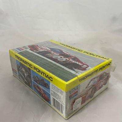 -200- MODEL KIT | 1:24 Scale | Tropartic Pontiac Sealed
