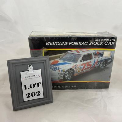 -202- MODEL KIT | 1:24 Scale | Valvoline Pontiac Stock Car Sealed | Neil Bonnetts
