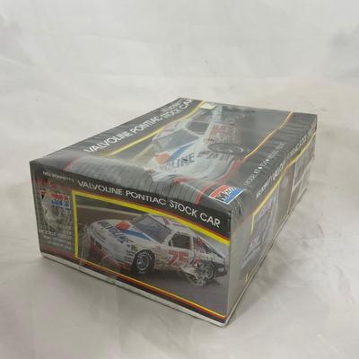 -202- MODEL KIT | 1:24 Scale | Valvoline Pontiac Stock Car Sealed | Neil Bonnetts