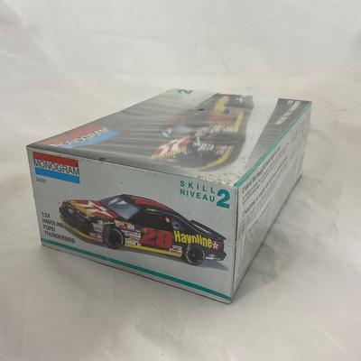 -203- MODEL KIT | 1:24 Scale | Havoline Ford Thunderbird Sealed