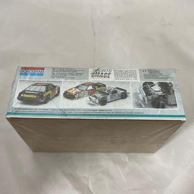 -203- MODEL KIT | 1:24 Scale | Havoline Ford Thunderbird Sealed