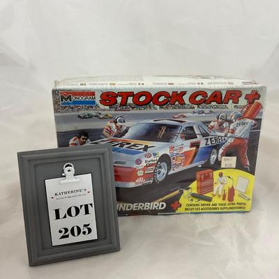 -205- MODEL KIT | 1:24 Scale | Zerex Thunderbird + Alan Kulwickis