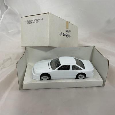 -210- NASCAR | 1:24 Scale Die Cast | Oldsmobile Stock Car White
