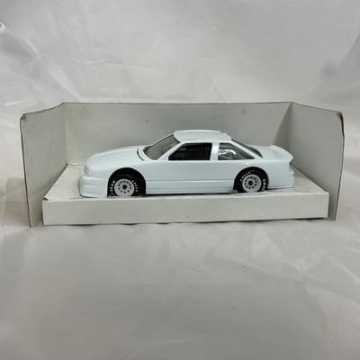 -210- NASCAR | 1:24 Scale Die Cast | Oldsmobile Stock Car White