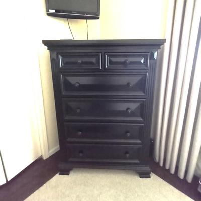 WOODEN SIX DRAWER CHEST OF DRAWERS