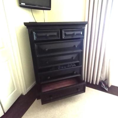 WOODEN SIX DRAWER CHEST OF DRAWERS