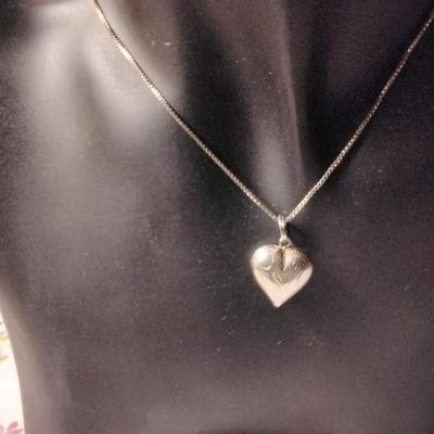 Vintage Puff Heart With Engraved Design 18" 925 Necklace
