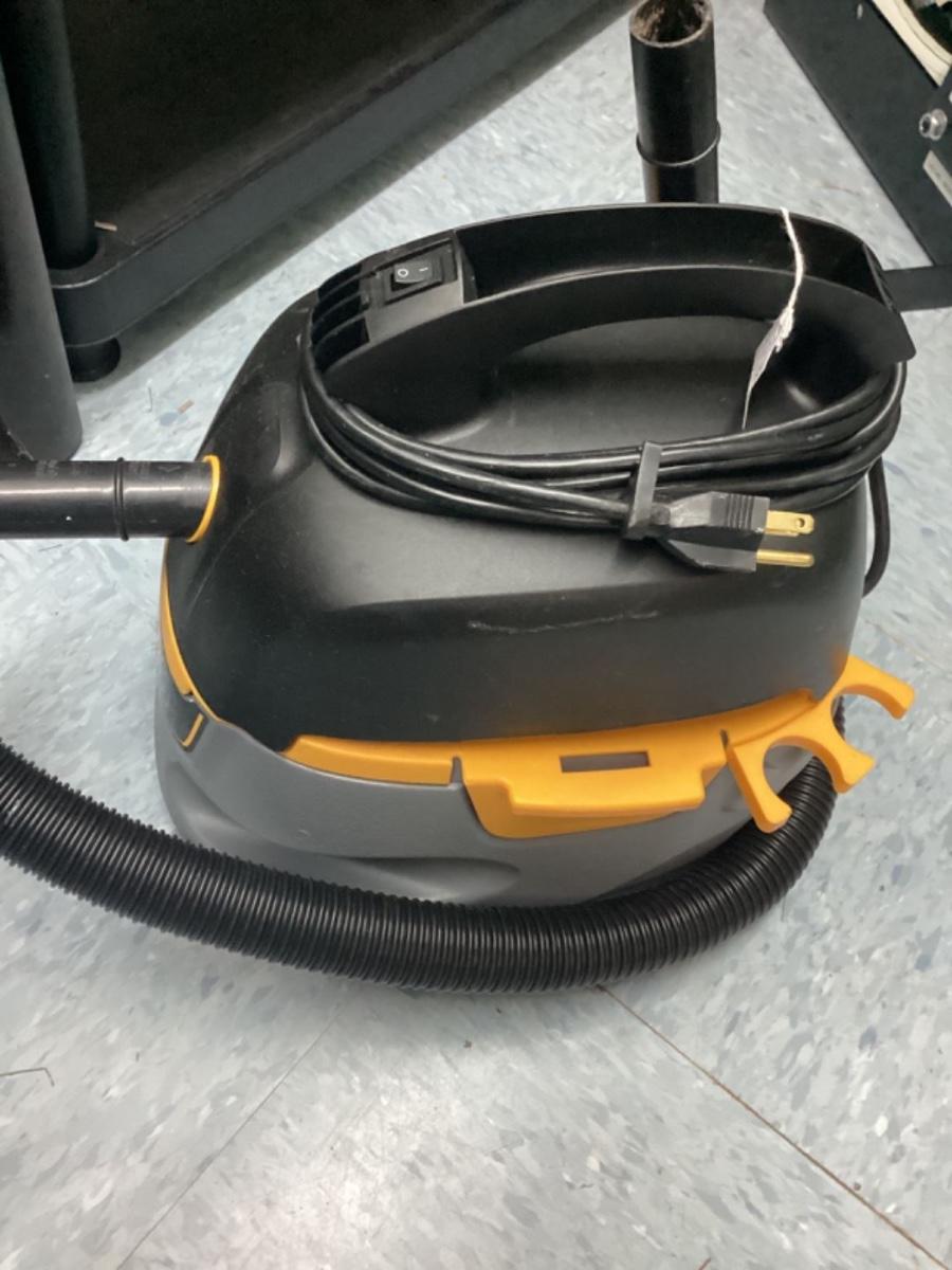 Stinger wet dry vac | EstateSales.org