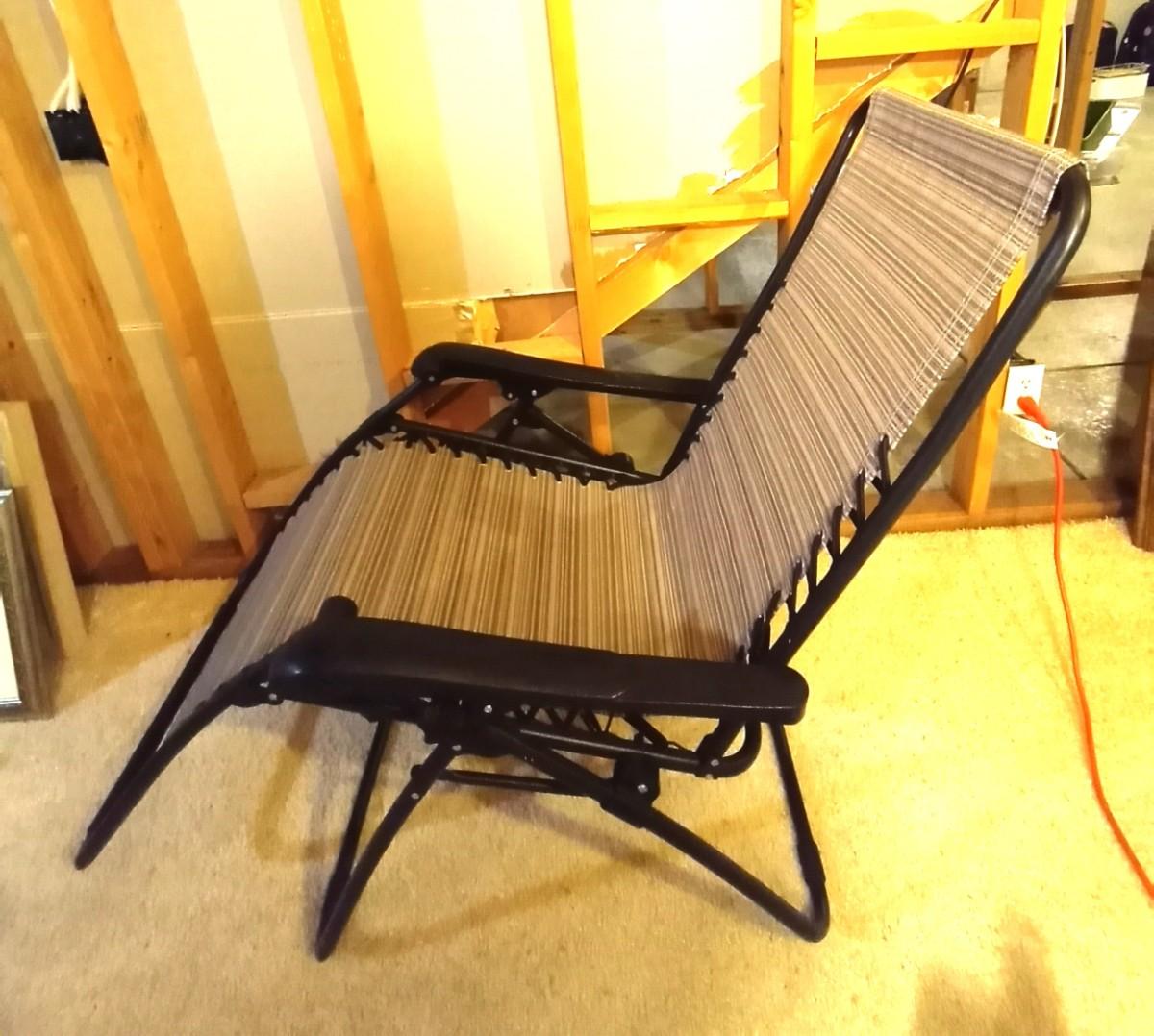 ZERO GRAVITY LOUNGE CHAIR AND A COOLER