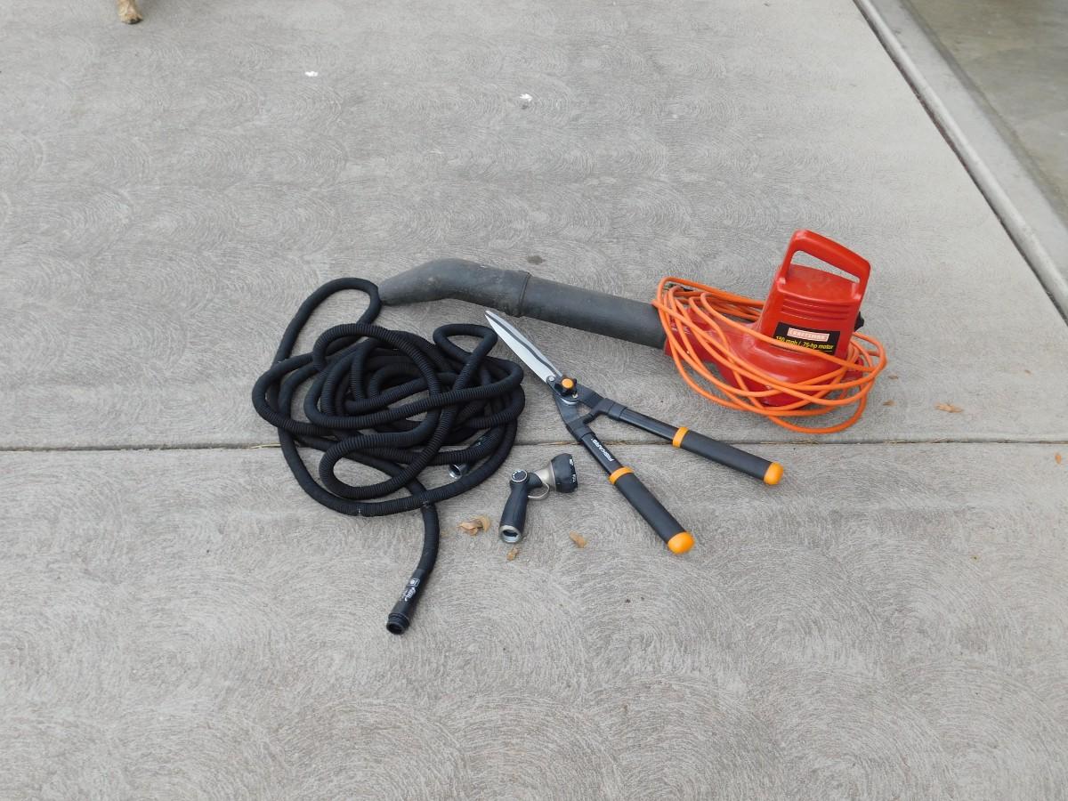 CRAFTSMAN ELECTRIC LEAF BLOWER, EXTENSION CORD, GARDEN HOSE, SPRAYER