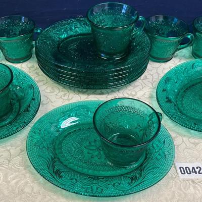 Set of 8 Vintage Tiara Indiana Spruce Green Glass Sandwich Collection with Tea Cups