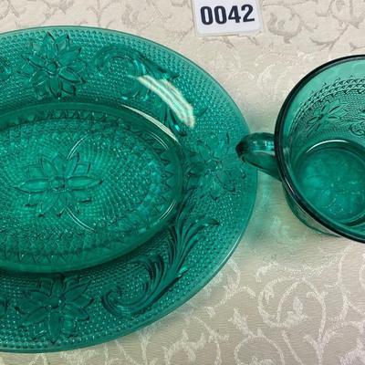 Set of 8 Vintage Tiara Indiana Spruce Green Glass Sandwich Collection with Tea Cups