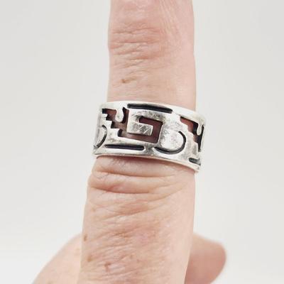 BEAUTIFUL CUT STERLING SILVER RING SIZE 8.5