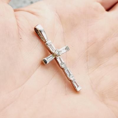 CUBIC ZIRCONIA & .925 SILVER CROSS PENDANT
