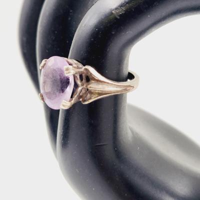 . 925 SILVER & AMETHYST RING SIZE 6.5