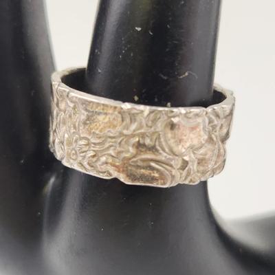 HANDCRAFTED SILVER DESIGNED RING SIZE 9
