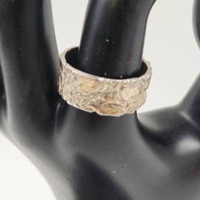 HANDCRAFTED SILVER DESIGNED RING SIZE 9
