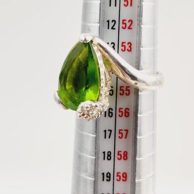 . 925 SILVER WITH LIME GREEN CUBIC ZIRCONIA RING SIZE 7