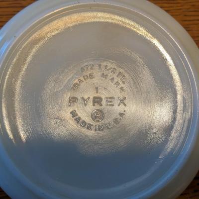 2 Nice Vintage Pyrex Dishes